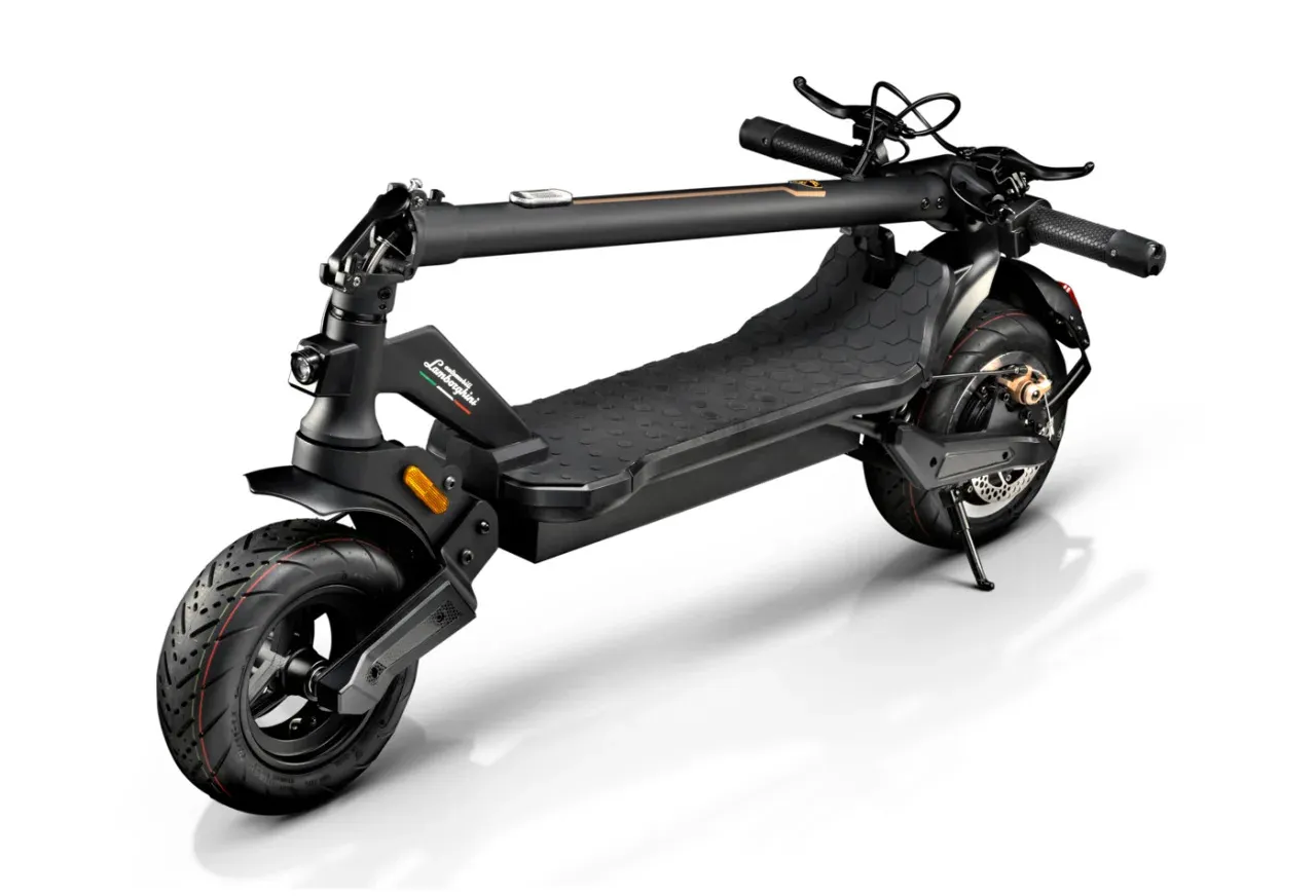 La photo d'une trottinette électrique LAMBORGHINI Alext 11 pliée.