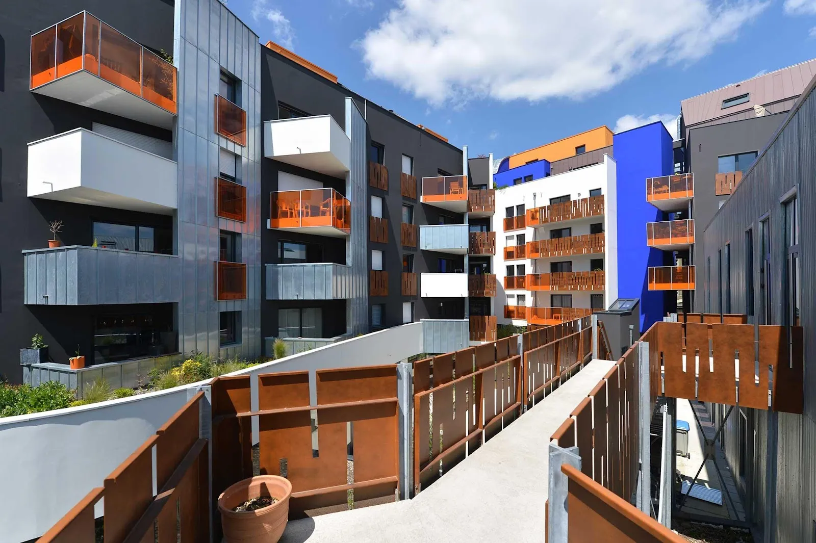 Des immeubles modernes dans le quartier des Olivettes. 