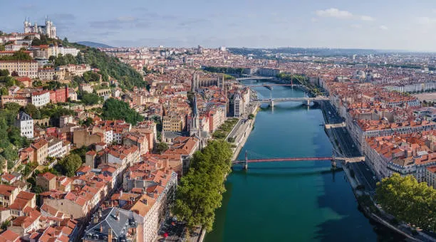 Vue aérienne de Lyon et du Rhône