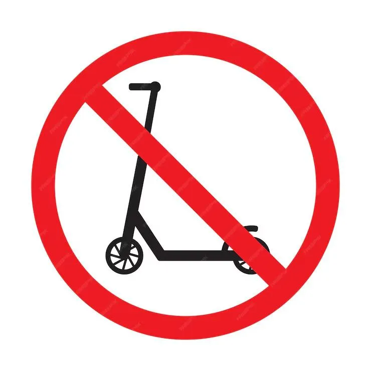 Un panneau d'interdiction avec une image de trottinette barrée en rouge