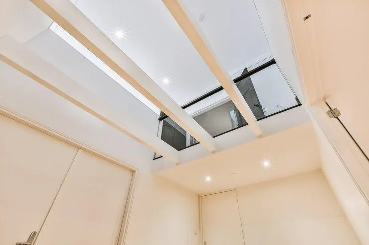 La photo de la hauteur sous plafond d'une maison vue d'en bas