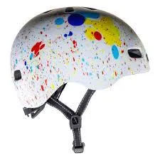 Une photo du casque BabyNutty MIPS coloré
