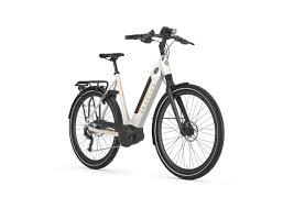 Un vélo Gazelle Ultimate T10 sur un fond blanc