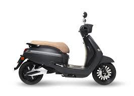 Scooter Brumaire noir avec une selle beige