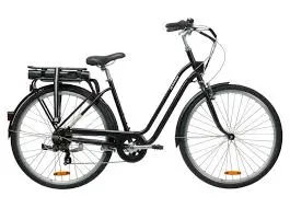 Un vélo électrique de ville de décathlon