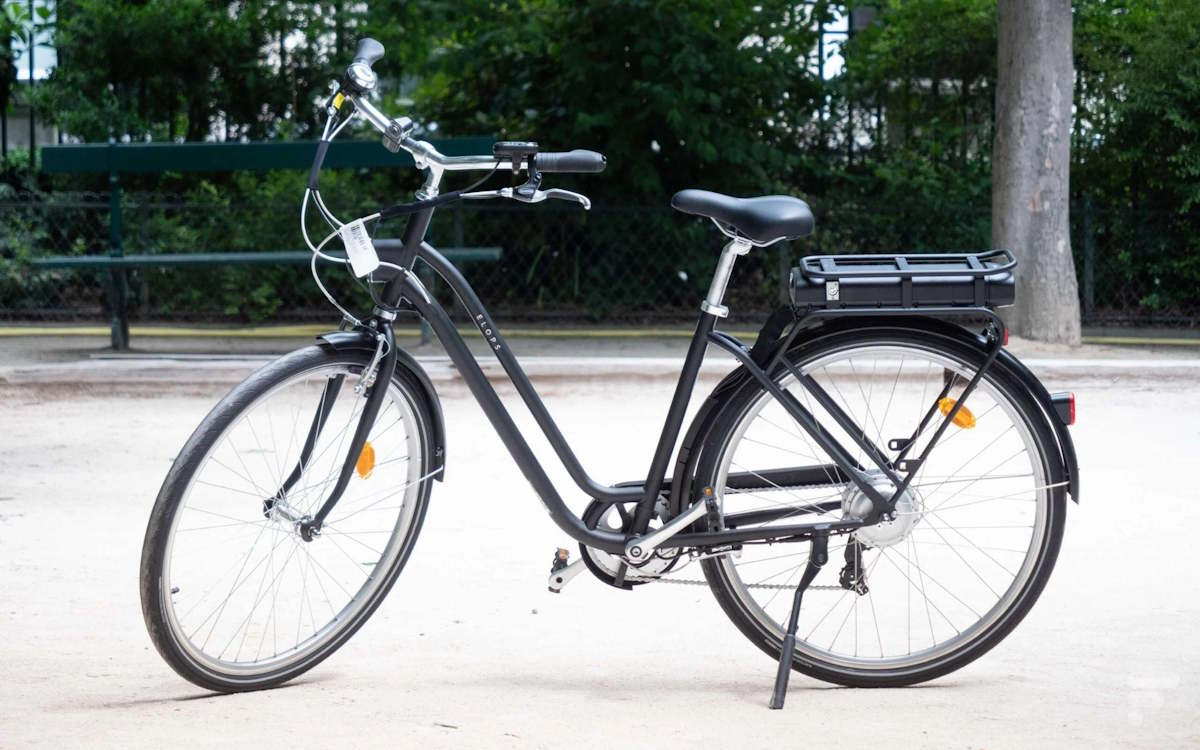 Un vélo élecrique de décathlon