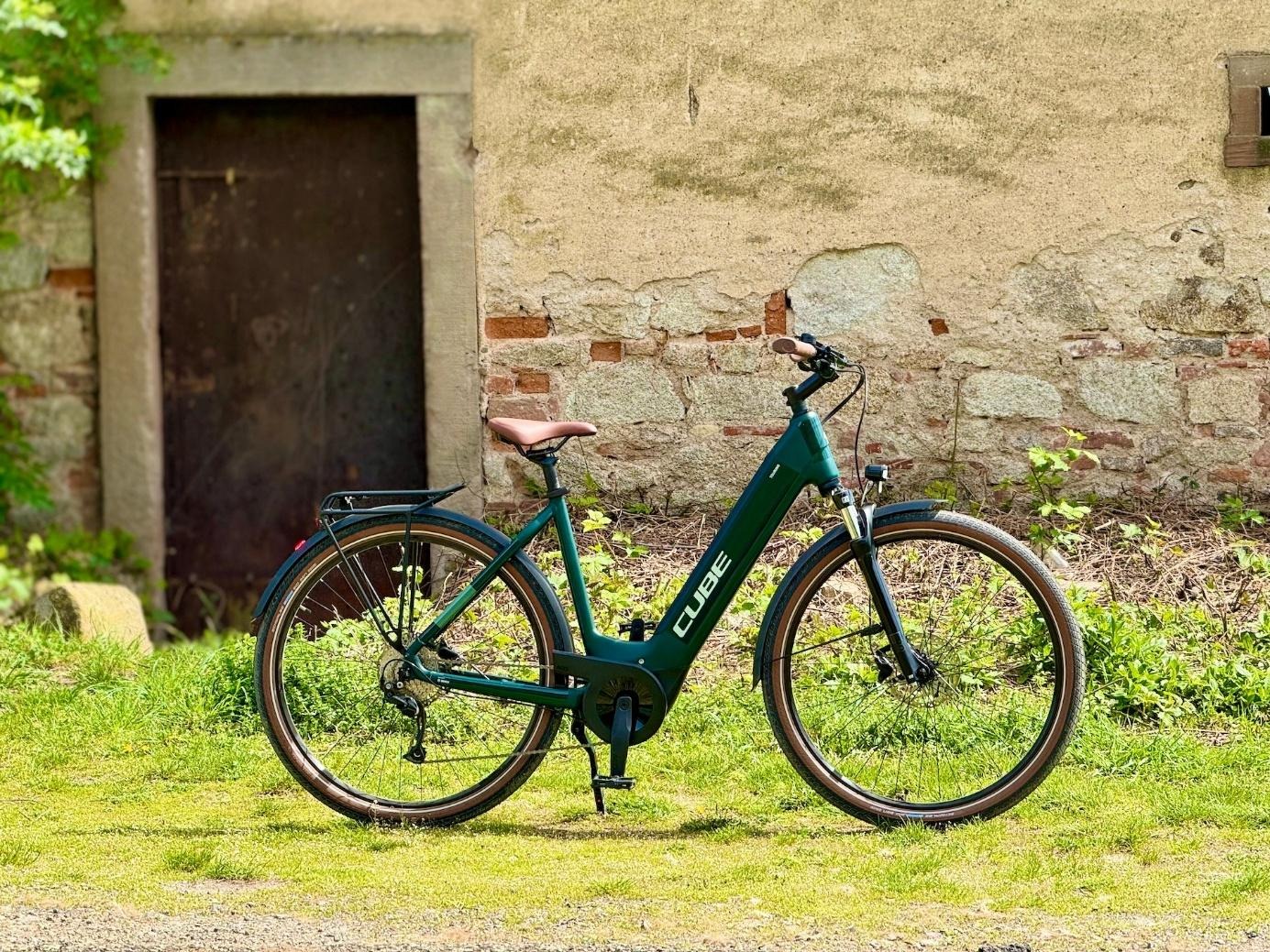 Cube Touring Hybrid One Trapèze dans un champ