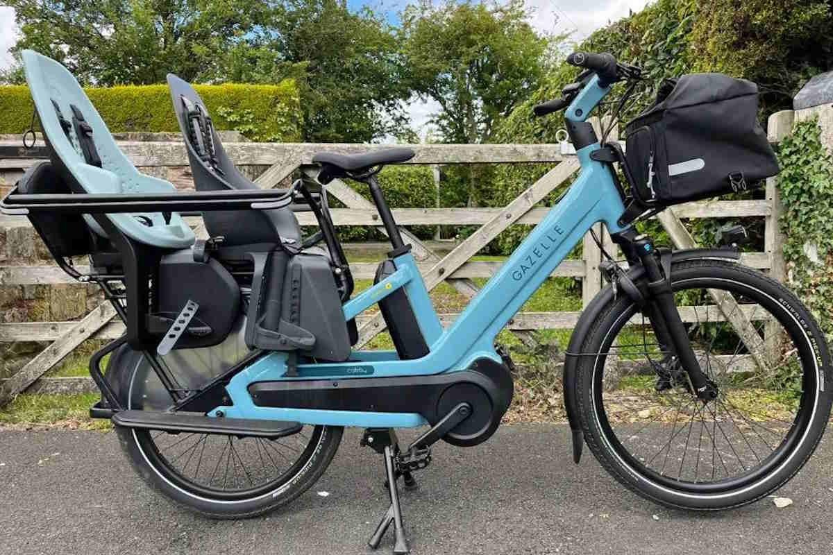 Le vélo Gazelle Cabby bleu et noir