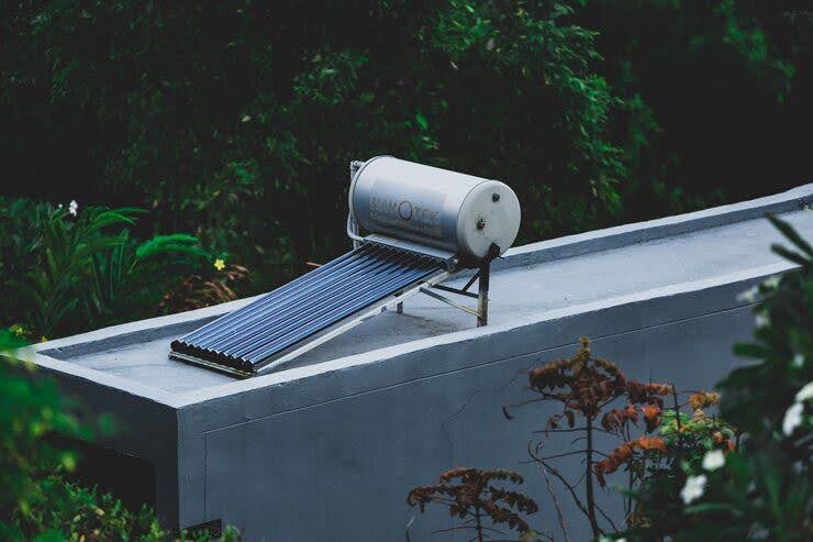 Chauffe-eau solaire pour maison individuelle : Top modèles 2026