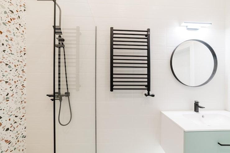 Une salle de bain aménagée