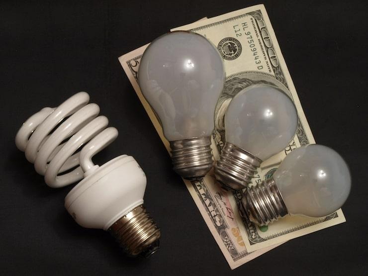 Des ampoules led sur de l'argent