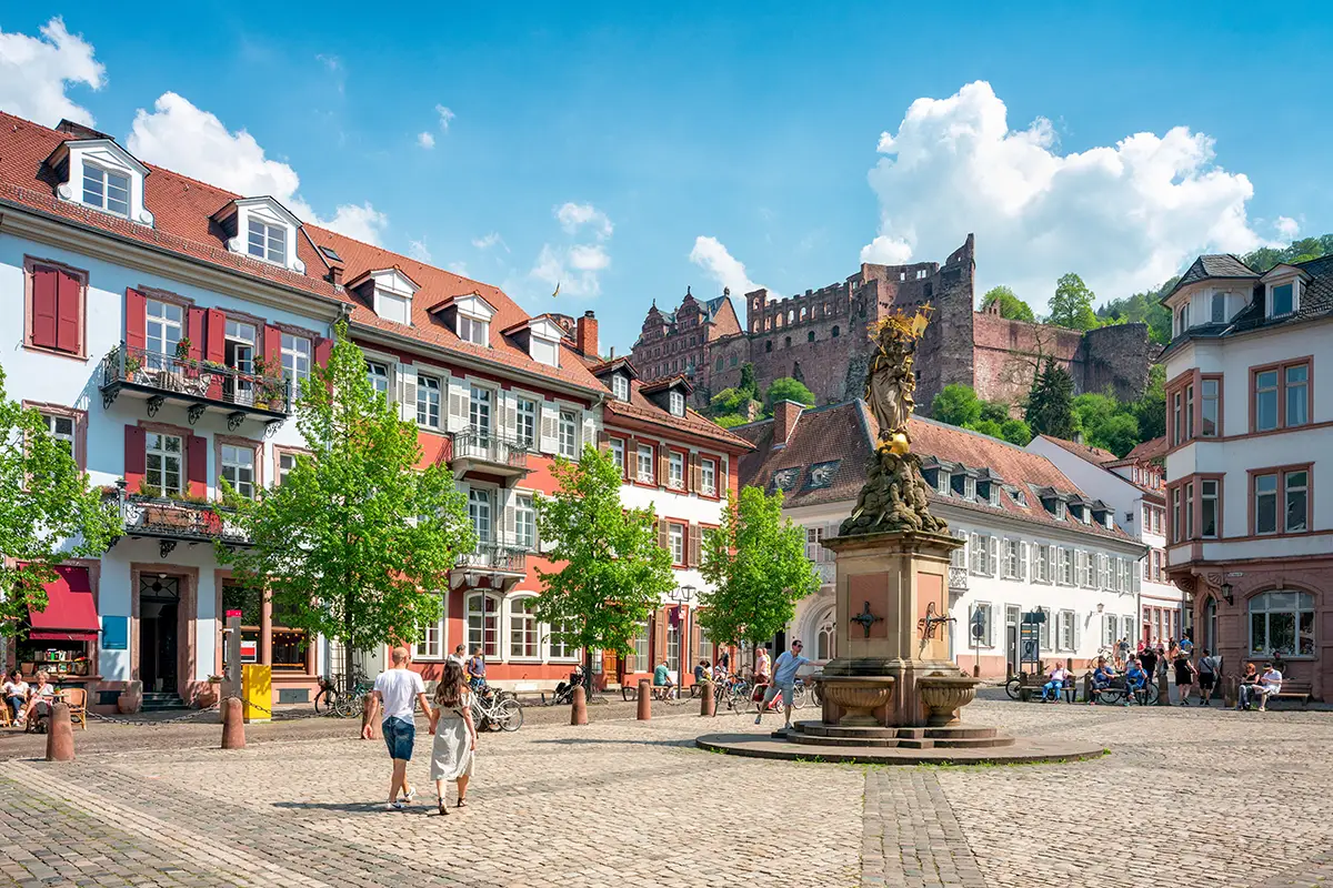 Proclaim the Kornmarkt Manifesto – scavenger hunt team event challenge in Heidelberg