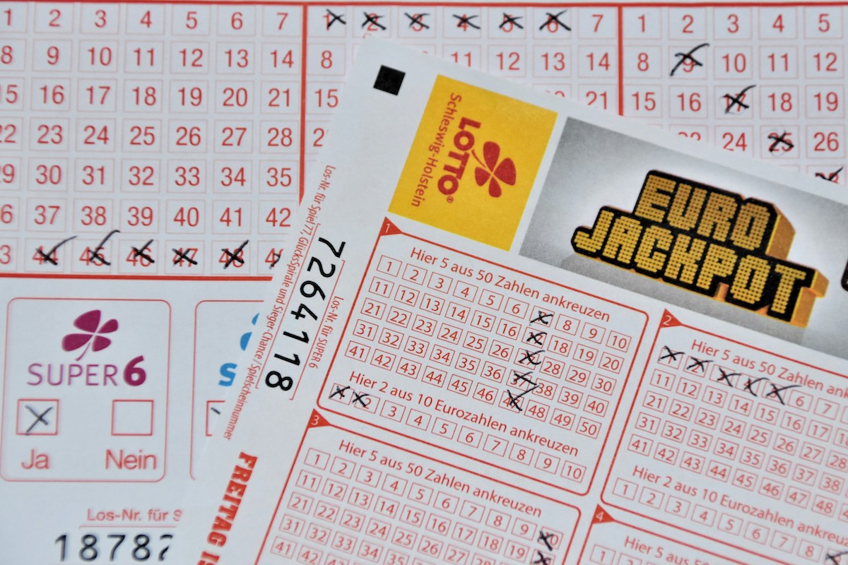 The Lottery Interview – scavenger hunt team event challenge