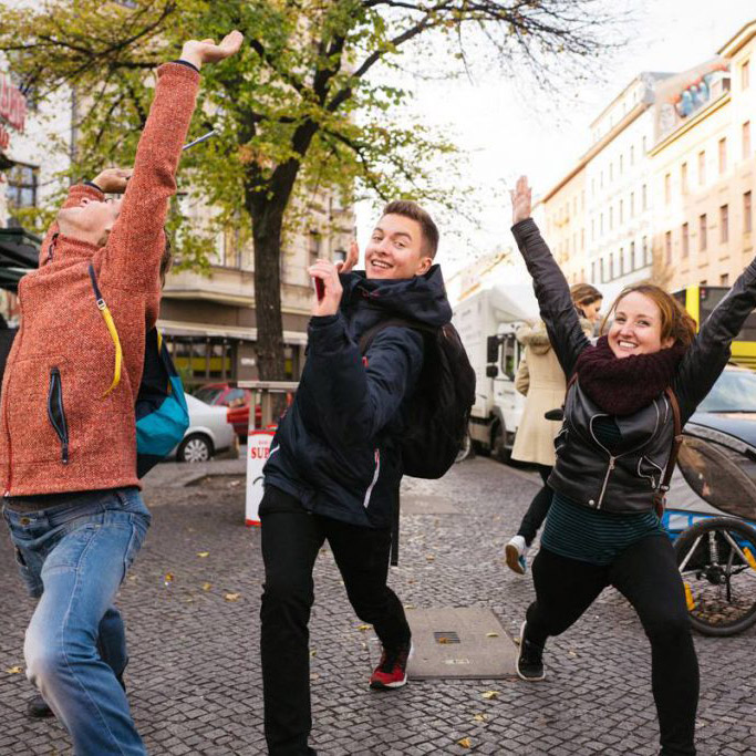 Group photo of a team during their Urban Challenger scavenger hunt in Berlin