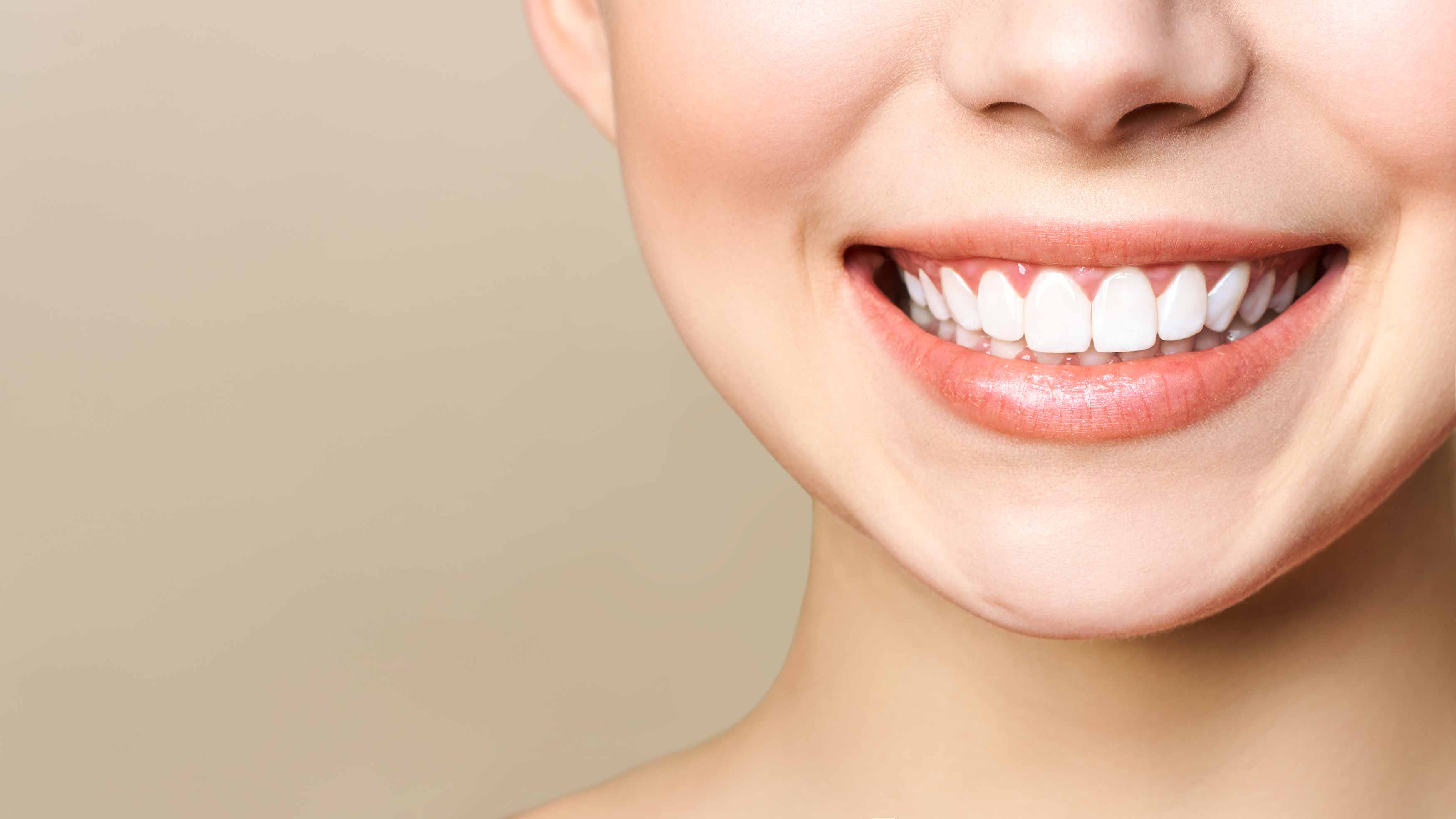 A photo showing someone who is smiling and showing off her aesthetically pleasing smile.