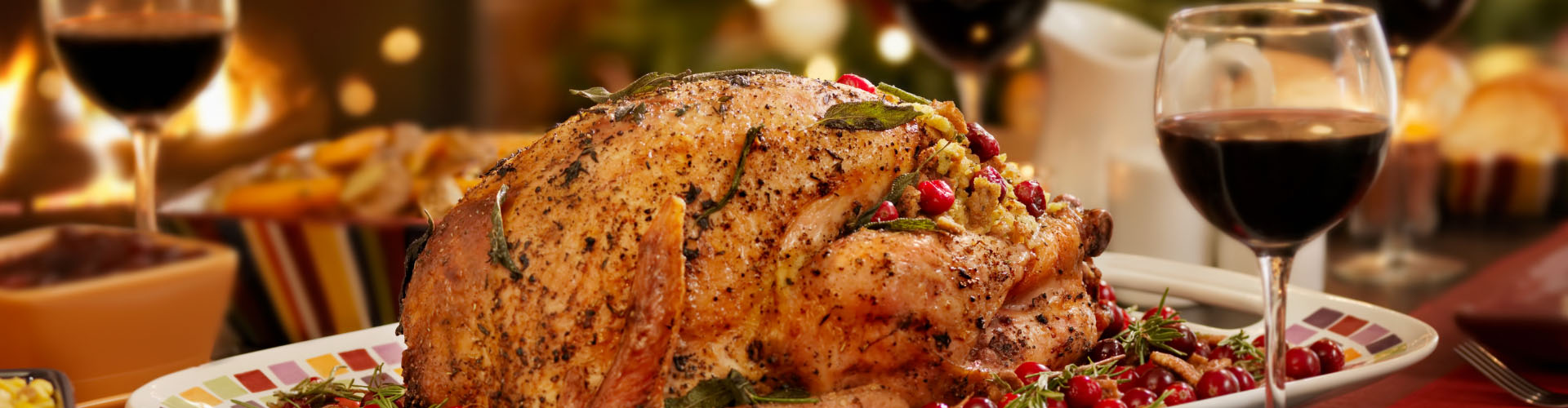 Roast turkey with glasses of red wine