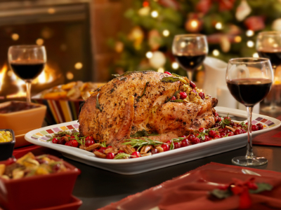 Roast turkey with glasses of red wine