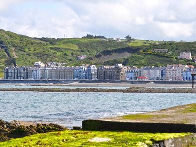 Colourful seafront buildings on Aberystwyth promenade – places to stay in Aberystwyth