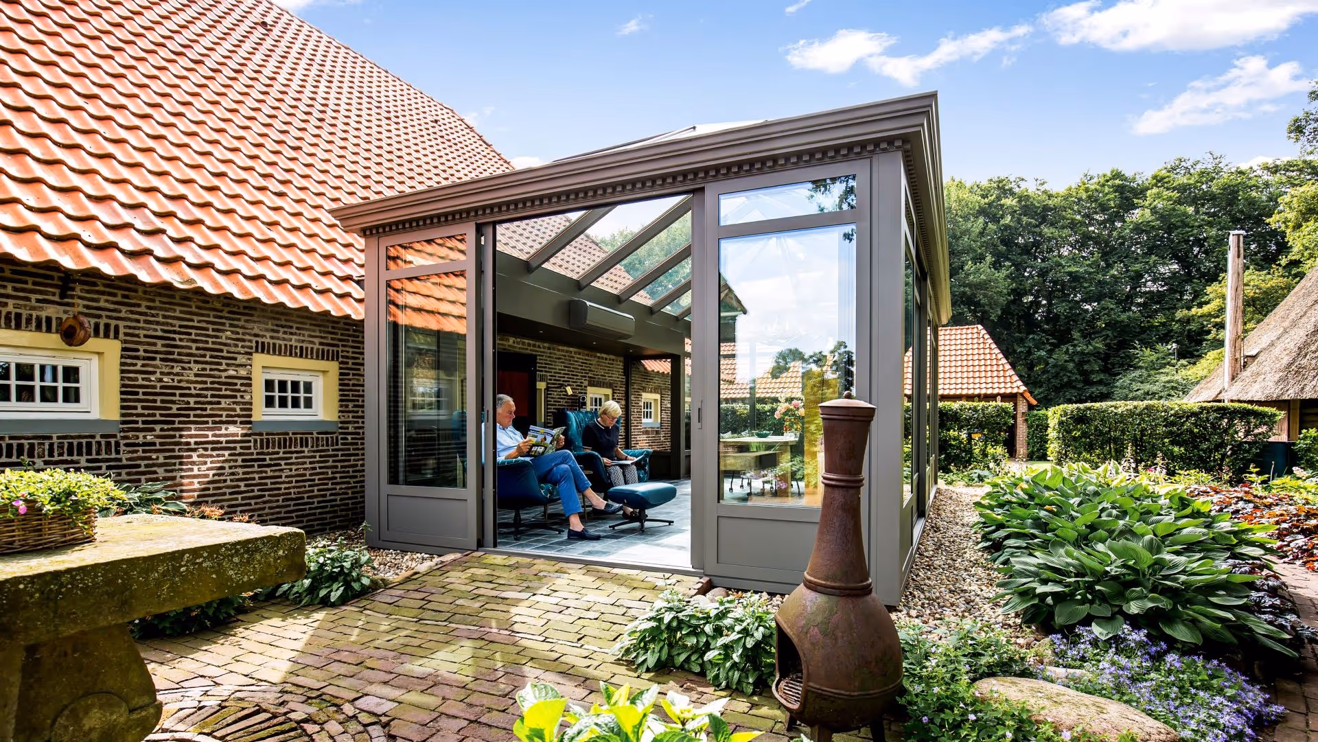 Serre met openslaande deuren naar buiten