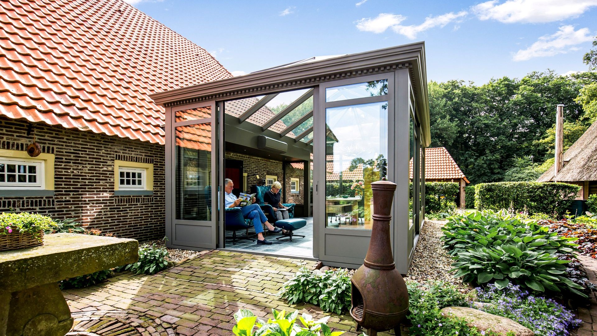 Serre met openslaande deuren naar buiten