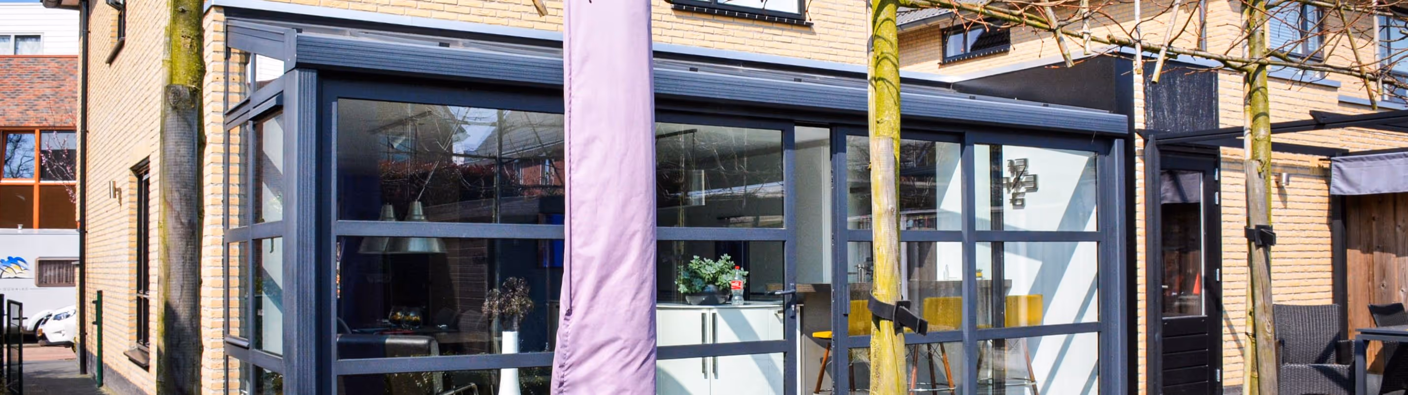 Serre uitbouw Hengelo Luxe steellook serre met grote glaspartijen en moderne uitstraling in Hengelo