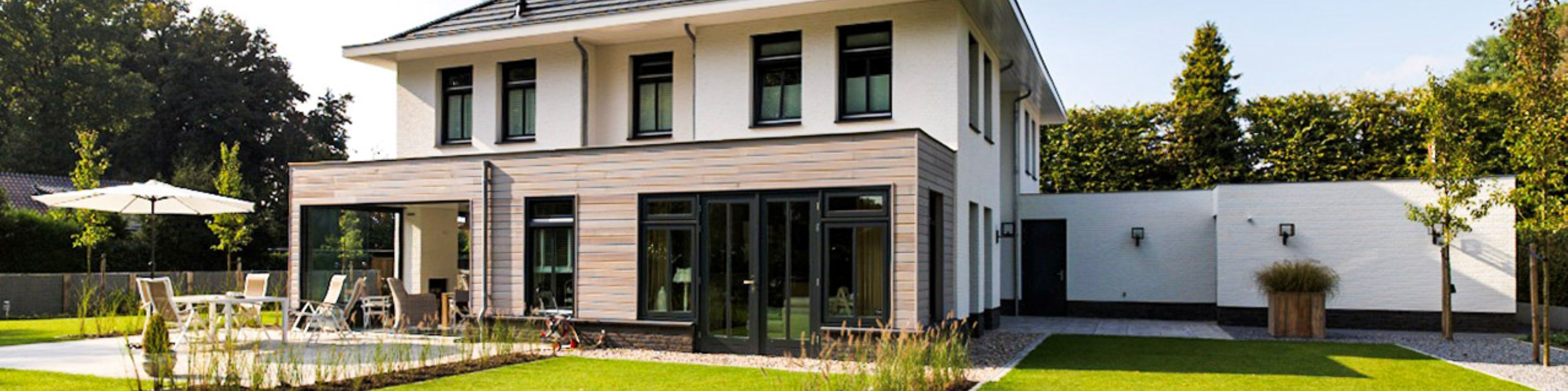 Tuinkamer Enschede - Luxe tuinkamer aan moderne villa met glazen schuifwanden voor optimaal genieten van tuin en terras