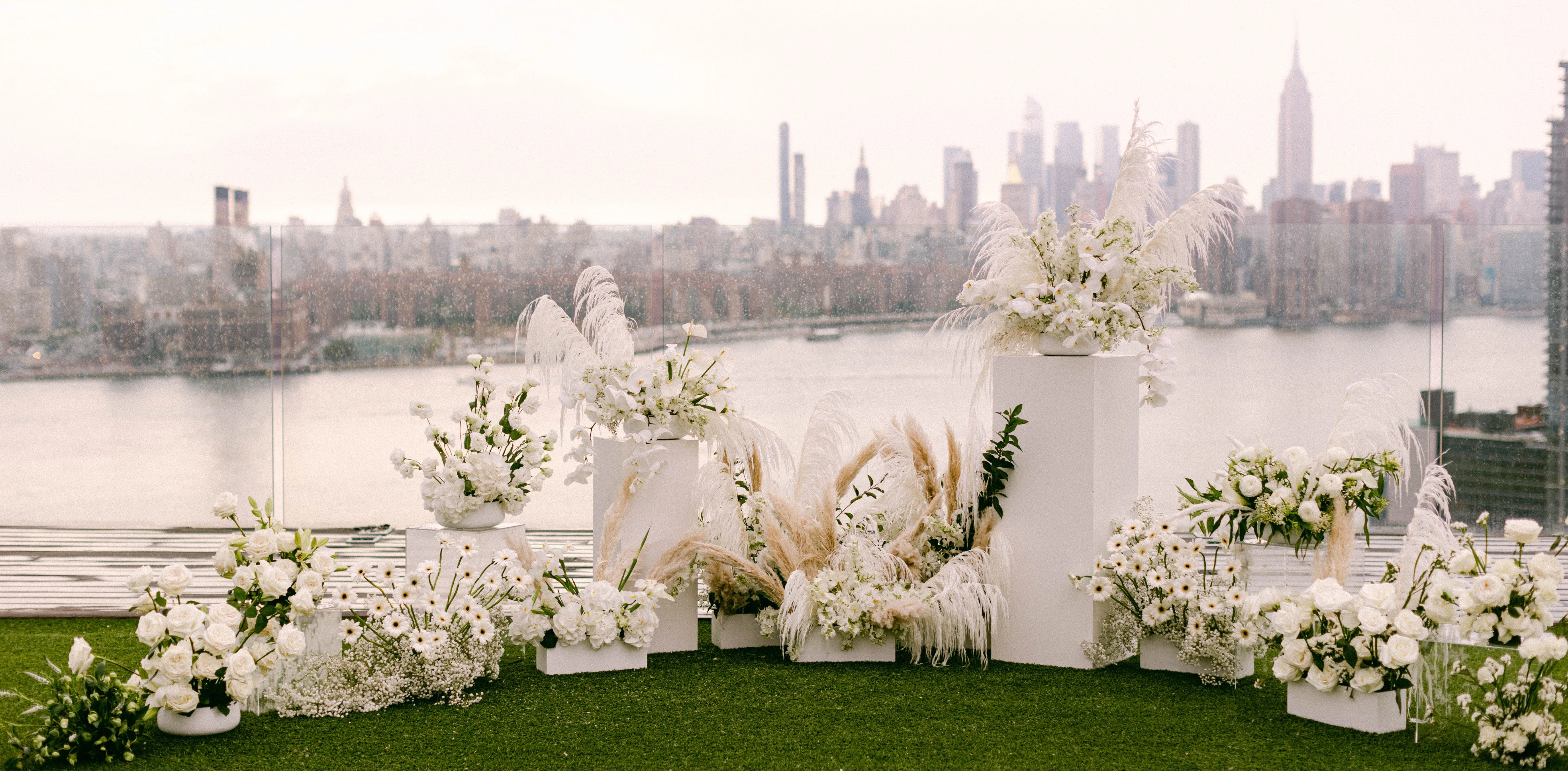 A rooftop wedding ceremony at the Westlight, William Vale Hotel