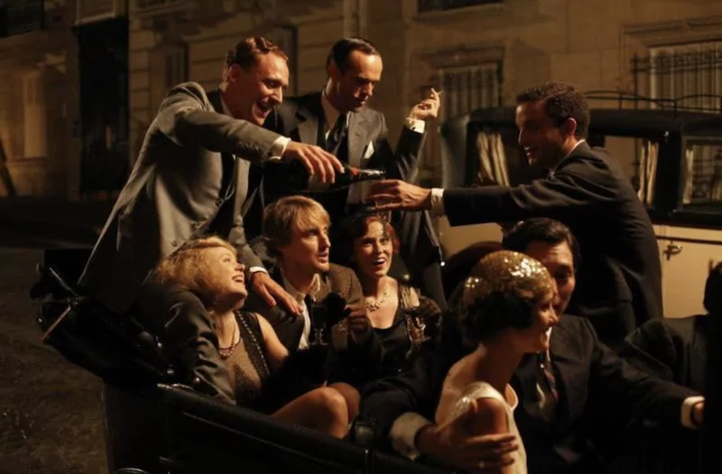 Owen Wilson, Alison Pill, and Tom Hiddleston in Midnight in Paris © 2011 - Sony Pictures Classics