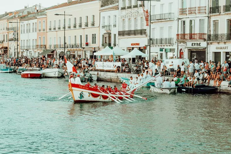 Jousts tradition in the canal of Sète.