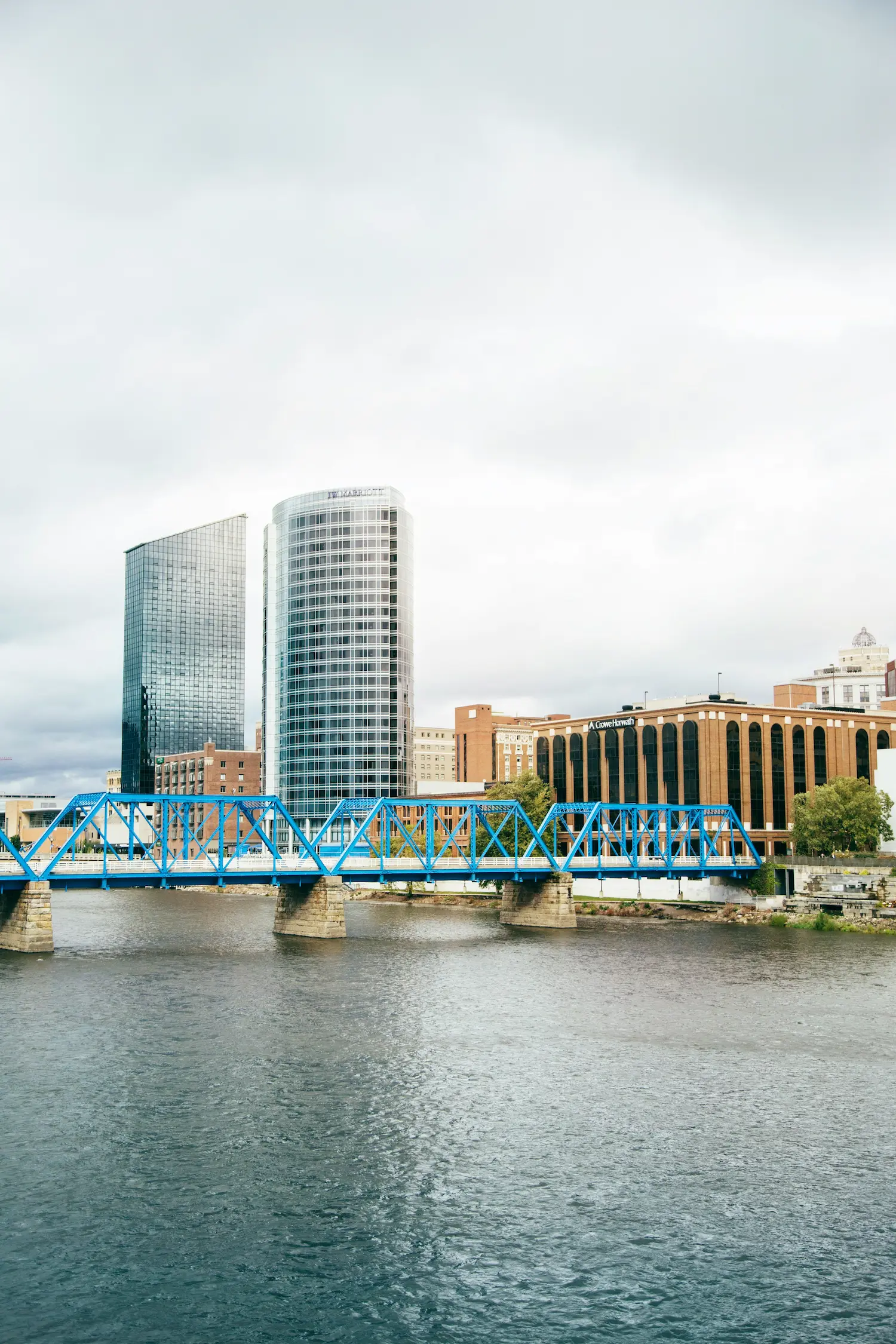 An image of the grand river in Grand Rapids, MI
