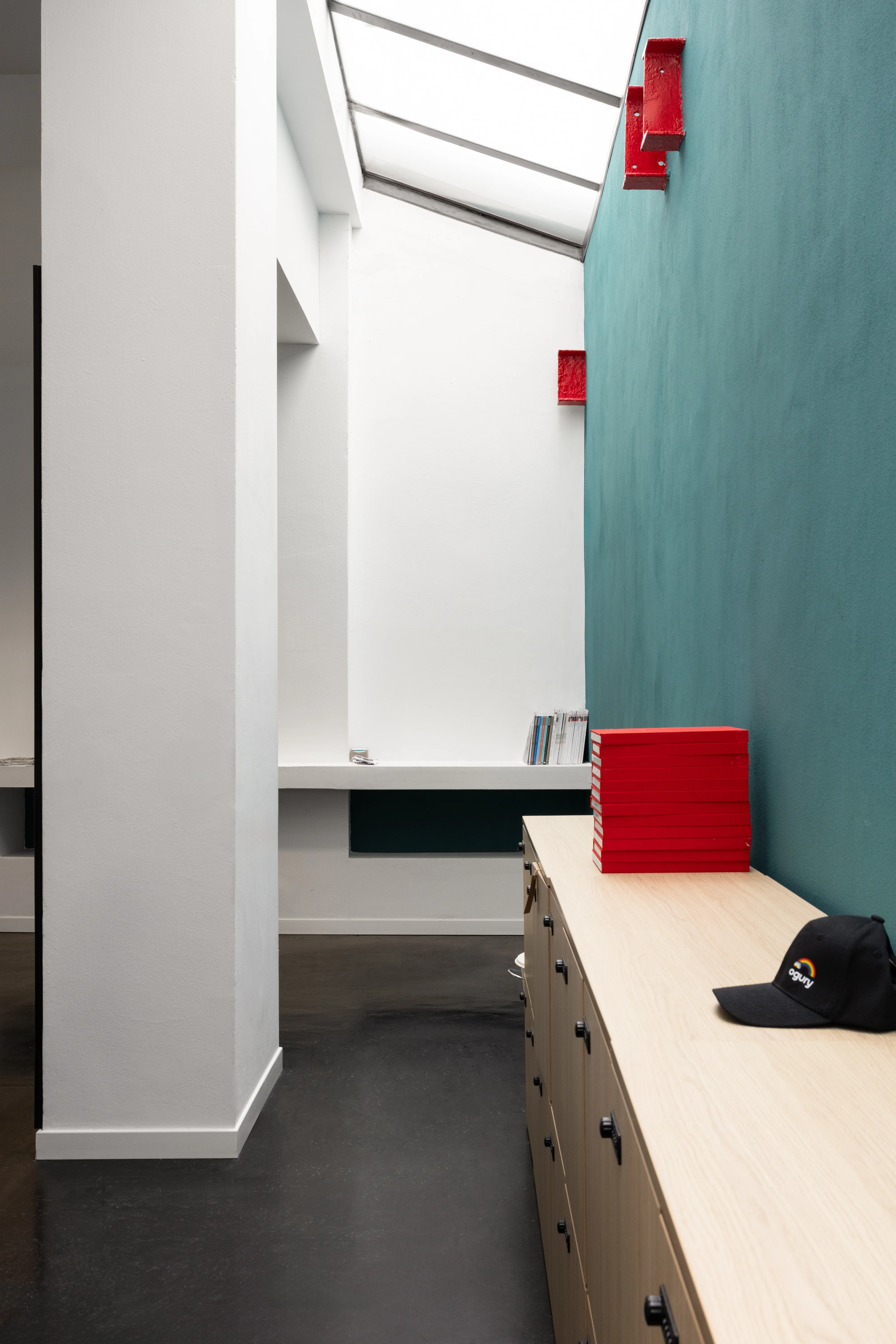 Espace de circulation et puit de lumière Ogury Milan