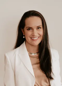 Dr. Isabel Holmes
