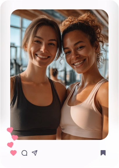 Amigas disfrutando de su progreso físico, parte de la comunidad Fisify que combina fisioterapia digital y hábitos saludables para mejorar la salud y prevenir lesiones.