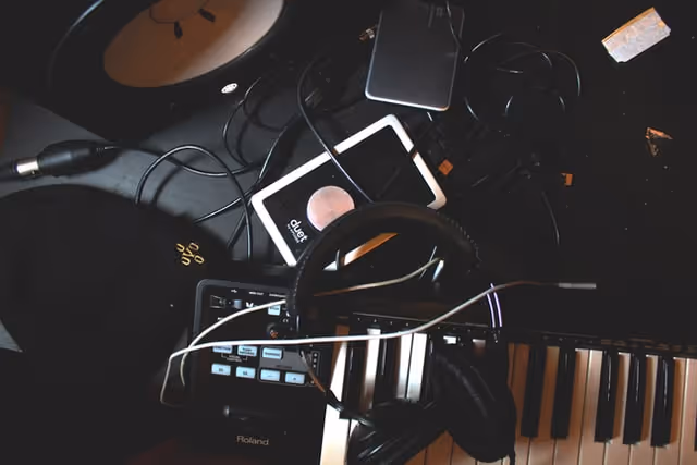 keyboard and wires