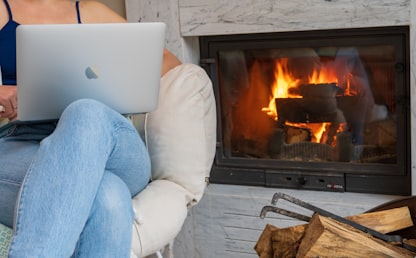 Travailleur autonome consultant son comptable en ligne au Quebec