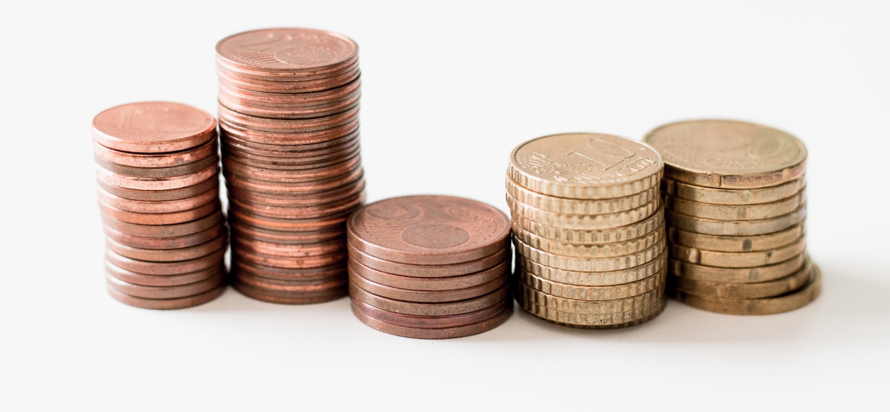 Choosing Between Salary and Dividends: A Guide for Entrepreneurs and How to Find the Perfect Accountant