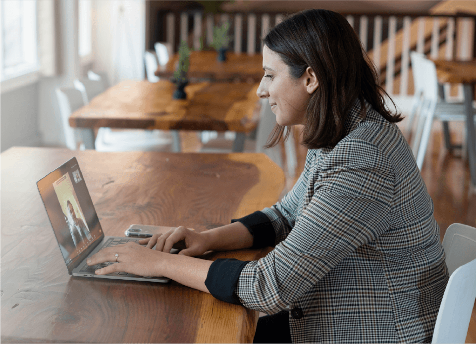Lady on laptop