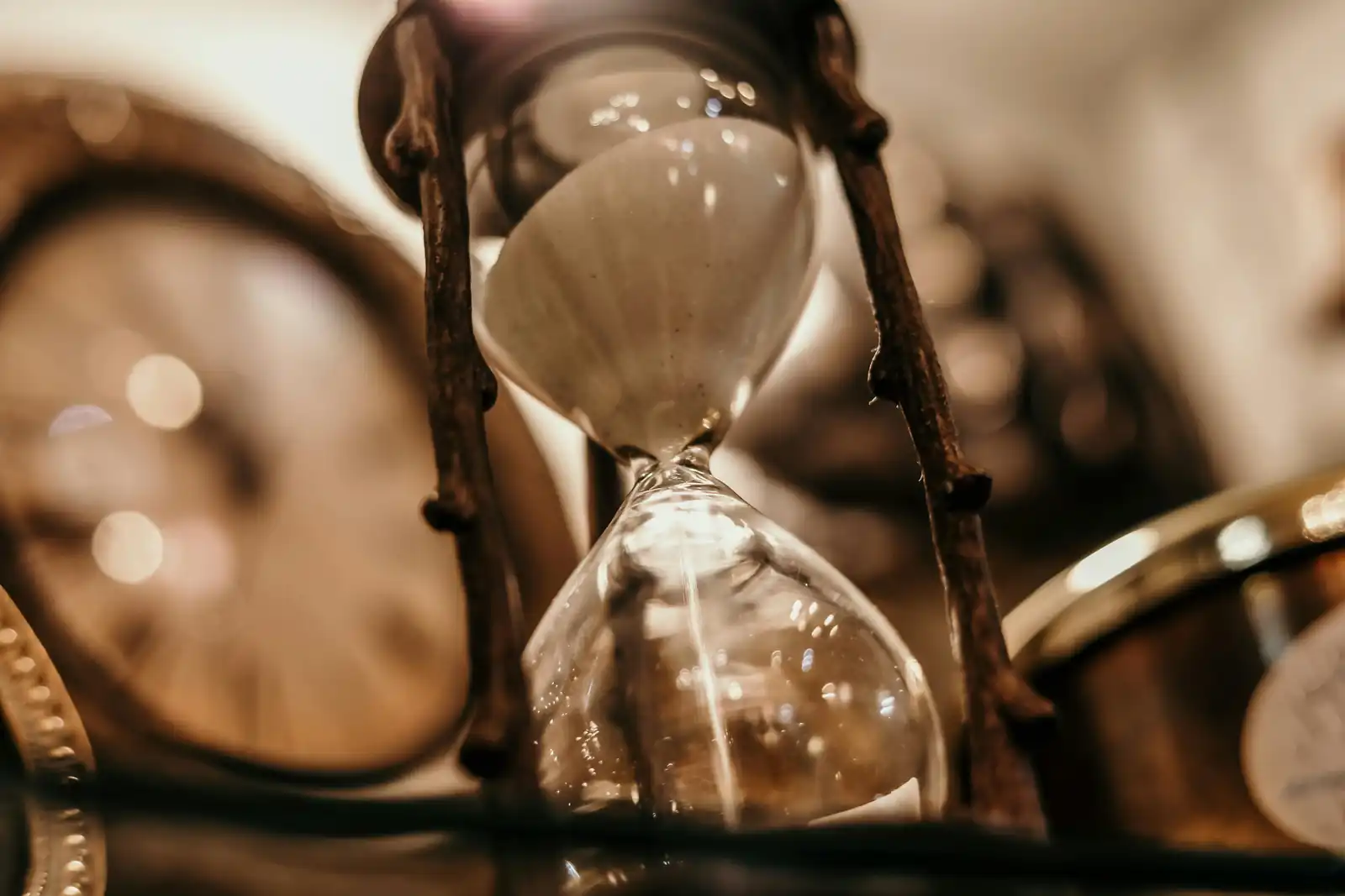 picture of an old hourglass suggesting time, in this case fast ADHD assessments are done too quickly. A comprehensive and accurate ADHD assessment takes time. 