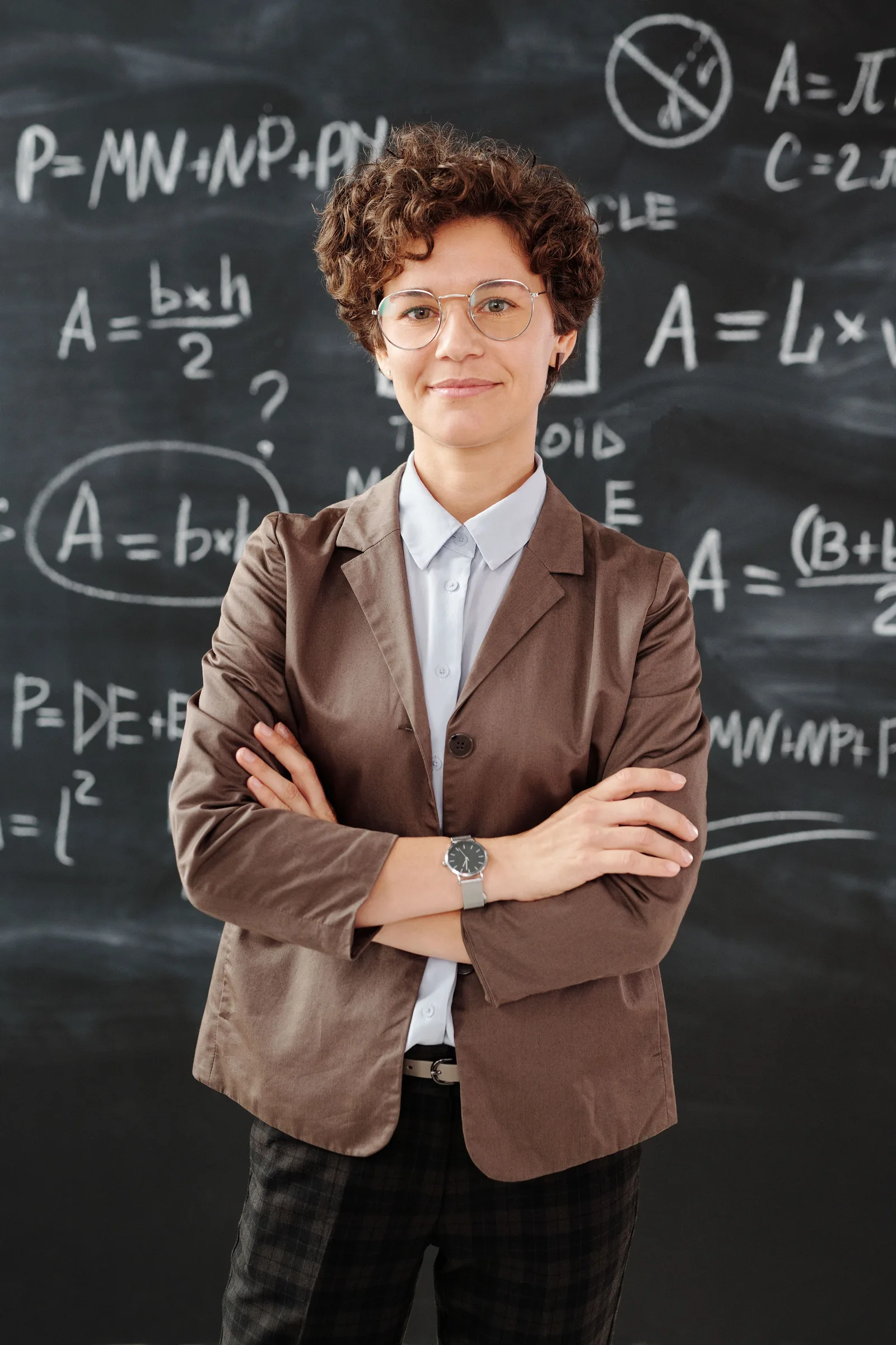 Employee structuring an argument on a whiteboard