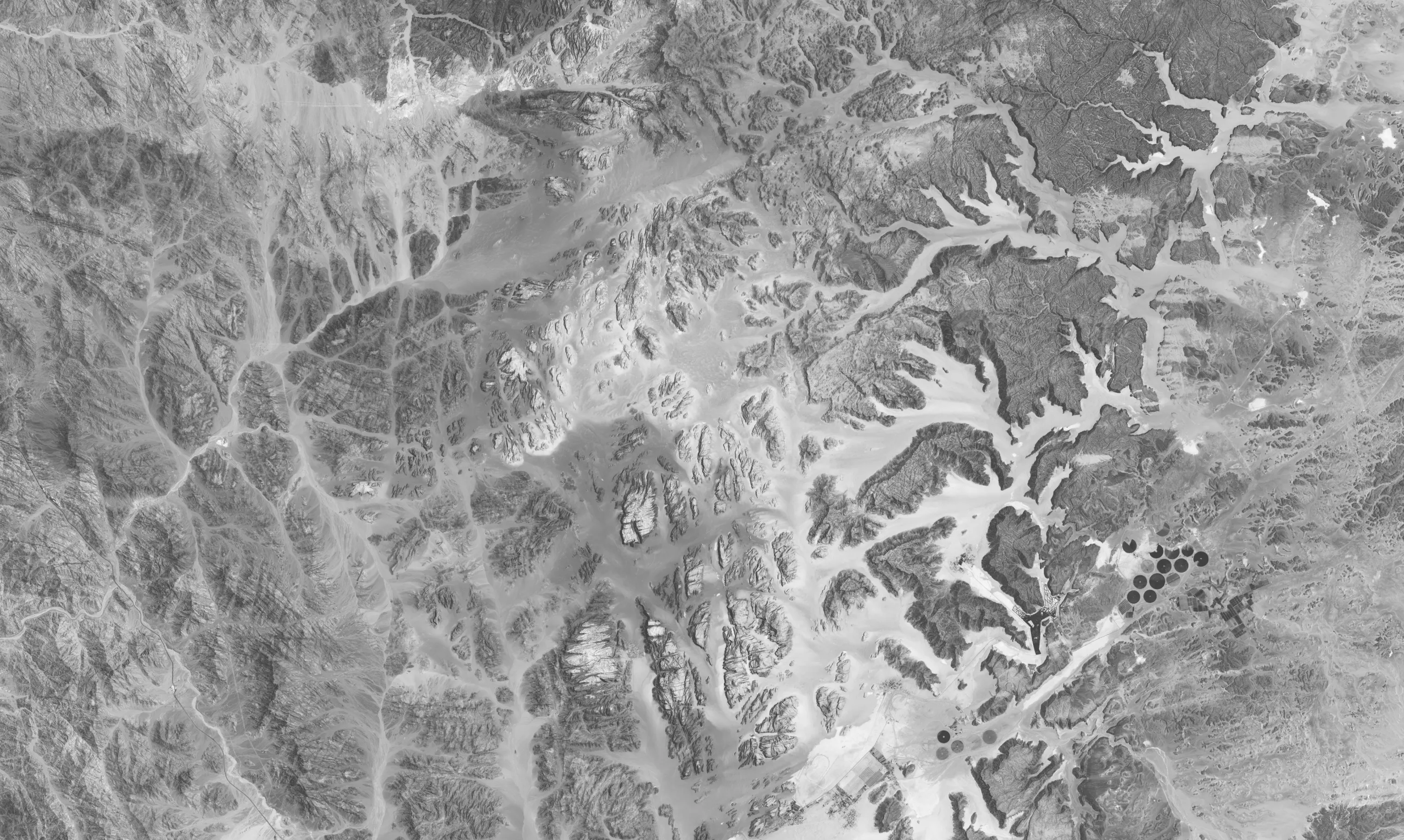 Satelittbilde av fjellområde med snø