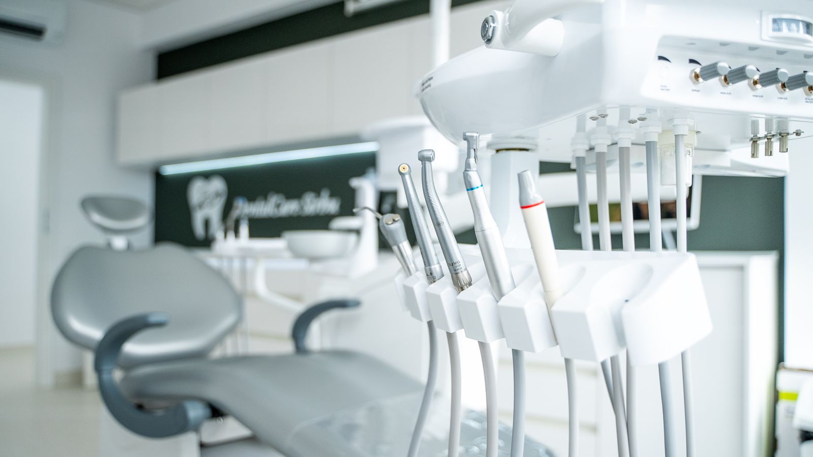 Cum alegi o clinică stomatologică: 10 întrebări de pus înainte