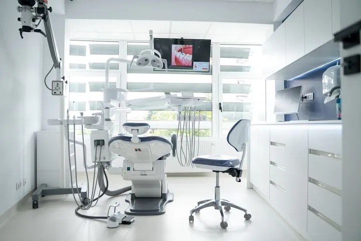 Cabinet cu microscop