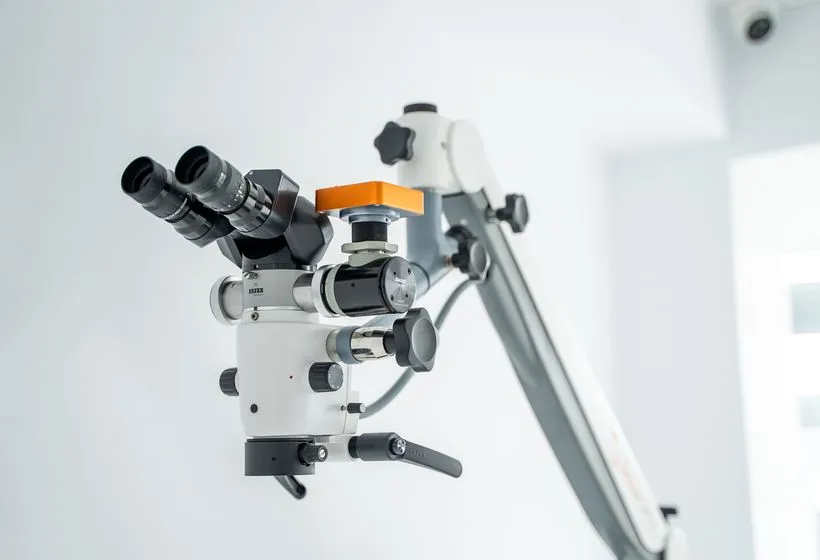 Microscop dentar Zeiss