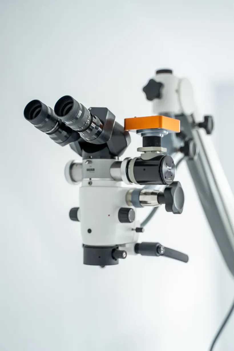 Microscop dentar pentru tratamente de canal, DentalCare Sîrbu