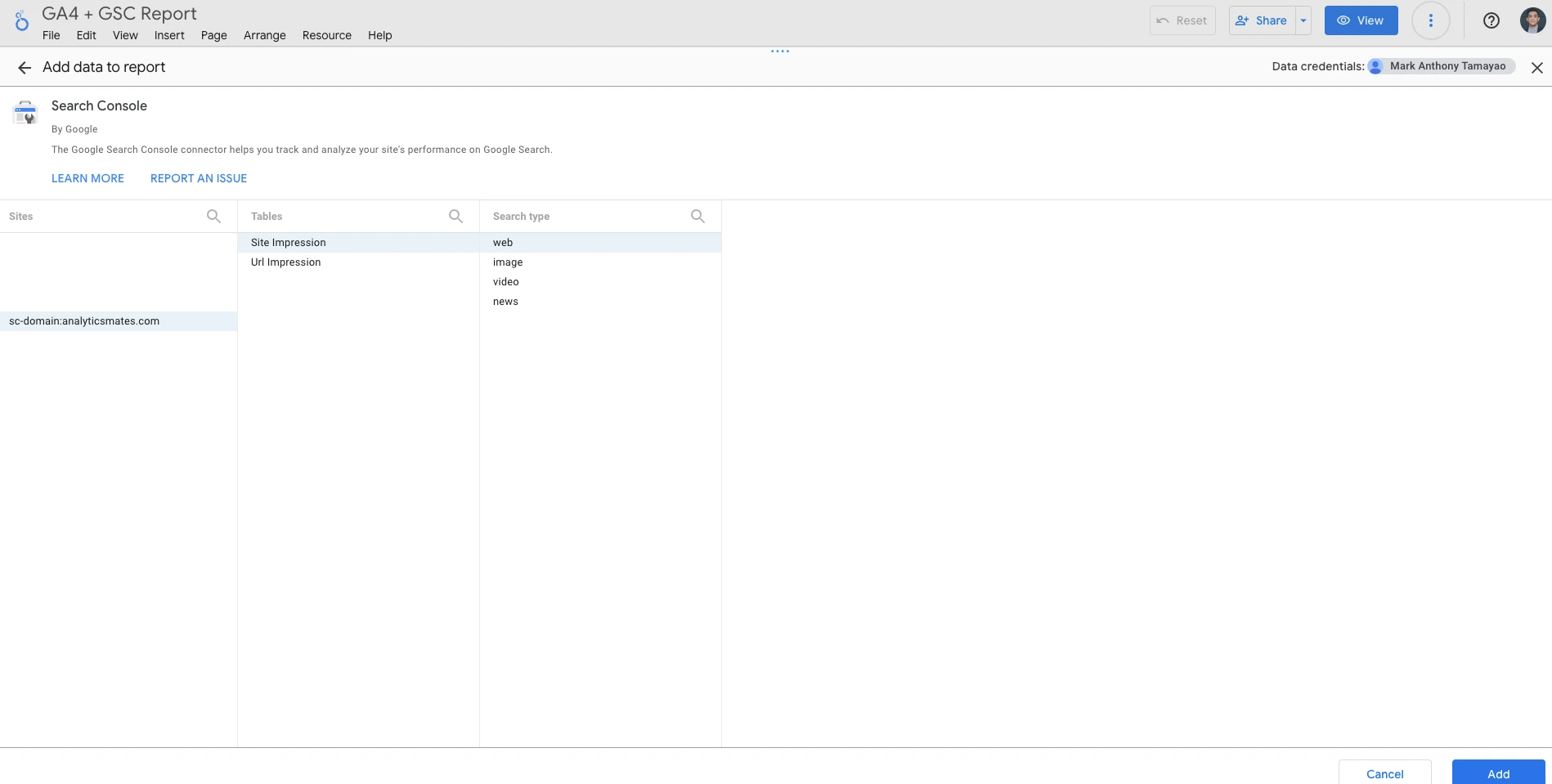 Google Looker Studio's Search Console connector configuration, showing the selection of a website and table for data import.