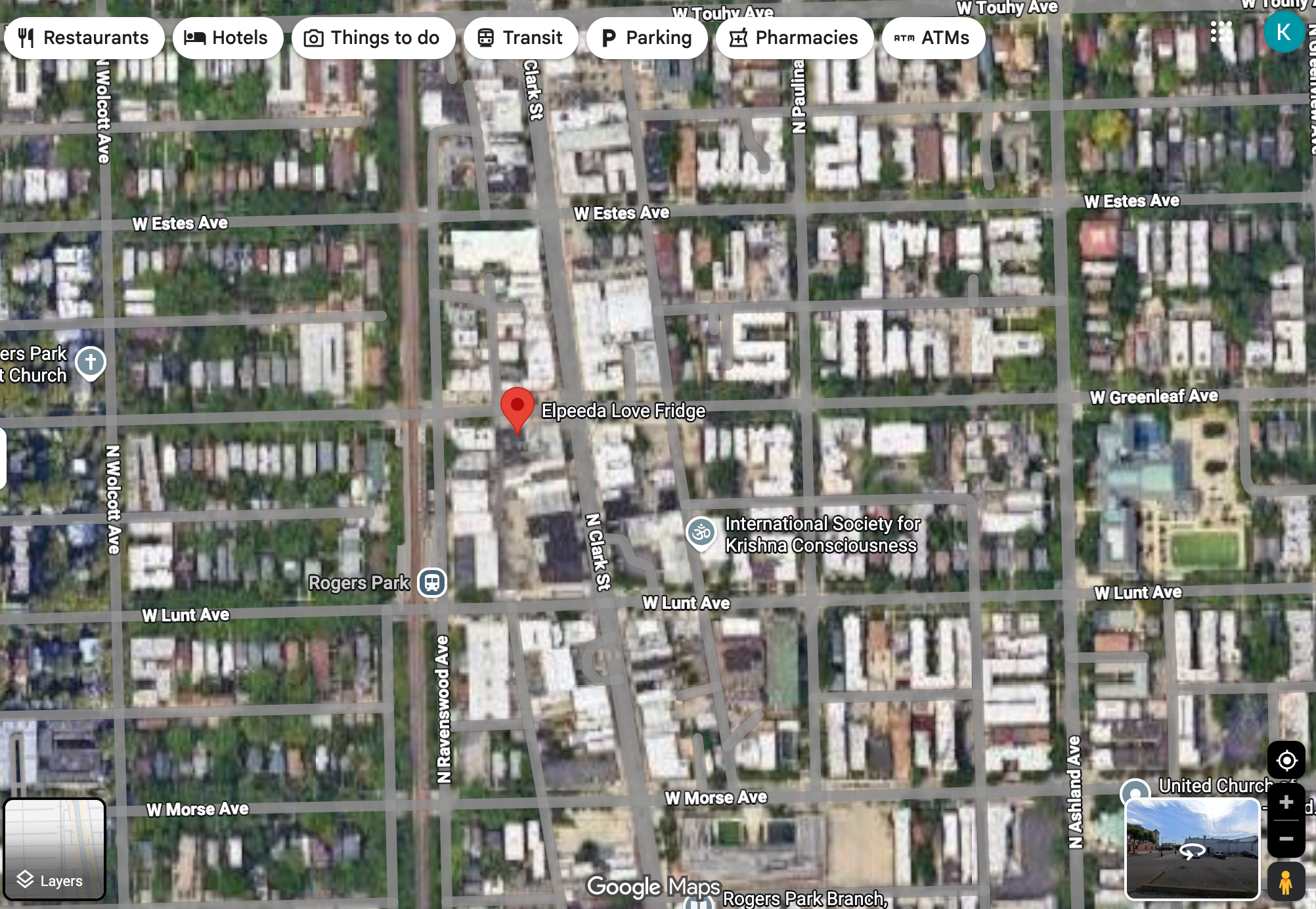 Community fridge stocked with fresh food in Chicago neighborhood