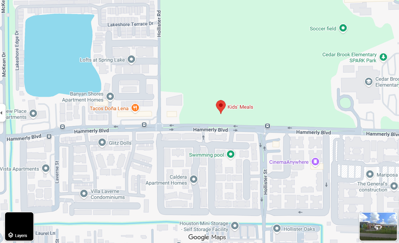 Kids’ Meals Houston volunteers preparing meals