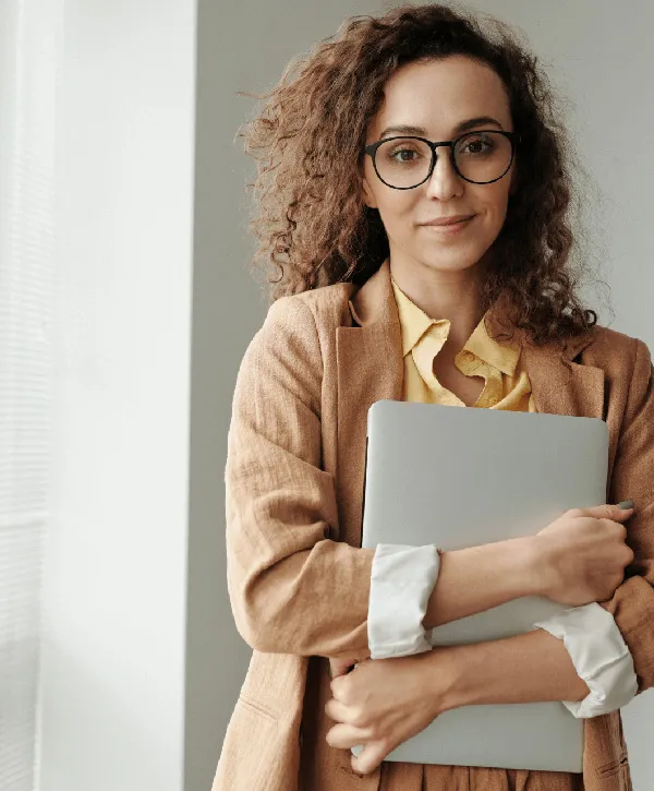 Client carrying her laptop to a meeting about private capital portfolio 