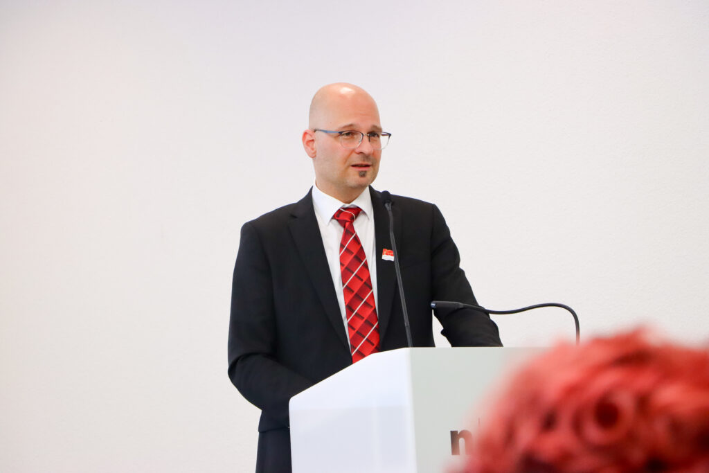 Marco Nussbaumer am Mikrofon