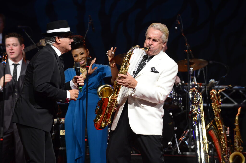 Pepe Lienhard spielt Saxofon